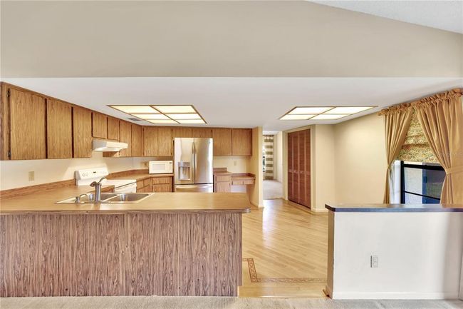 2556 Arborwood Dr, House other with 4 bedrooms, 2 bathrooms and null parking in Valrico FL | Image 8