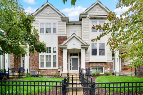 611 Grosvenor Ln, Aurora, IL, 60504-4414 | Card Image