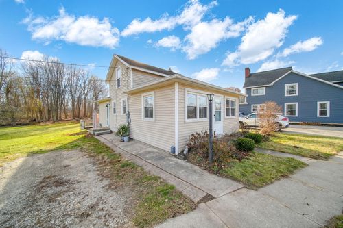 313 Monroe St, Brooklyn, MI, 49230-8332 | Card Image
