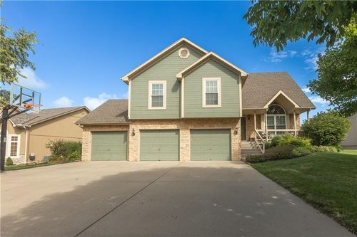 8108 Ne 112th St, Kansas City, MO, 64157-8805 | Card Image