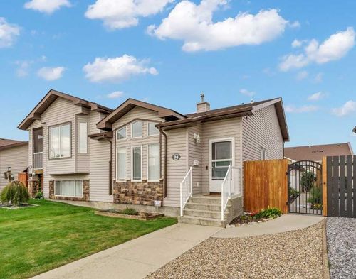 84 Northlands Cres Ne, Medicine Hat, AB, T1C2A9 | Card Image