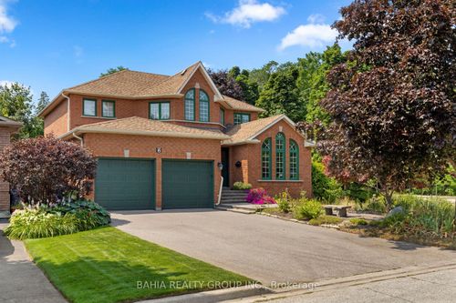 2 Tanis Cres, Scarborough, ON, M1C4Z8 | Card Image