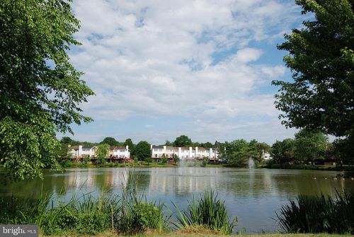 7209 Lake Cove Dr, ALEXANDRIA, VA, 22315-4240 | Card Image