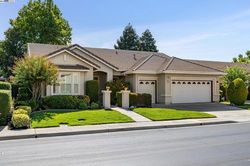 210 Summerset Dr, Brentwood, CA, 94513-6415 | Card Image