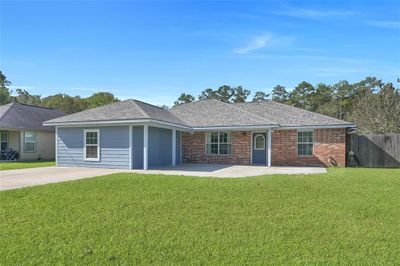 1106 Jefferson Avenue, House other with 5 bedrooms, 2 bathrooms and null parking in Cleveland TX | Image 3