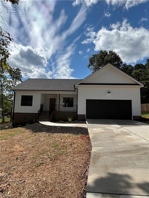 109 White Pine Rd, Stoneville, NC, 27048-8718 | Card Image