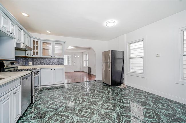 592 39 Th St, Home with 5 bedrooms, 2 bathrooms and null parking in Brooklyn NY | Image 9