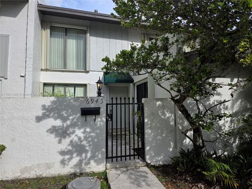 6945-6945 Sw 111th Ct, Miami, FL, 33173-2126 | Card Image
