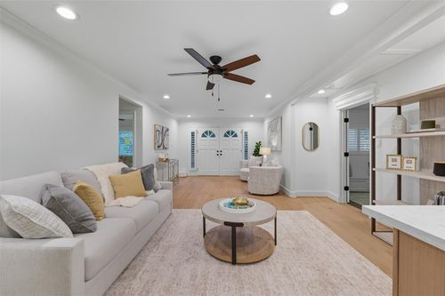 2210 Wakefield Dr, Houston, TX, 77018-5035 | Card Image