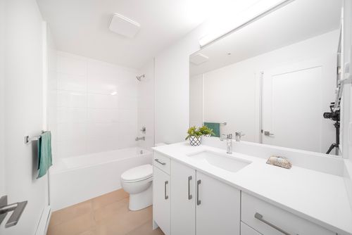 301-6338 King George Blvd, Surrey, BC, V3X0L5 | Card Image