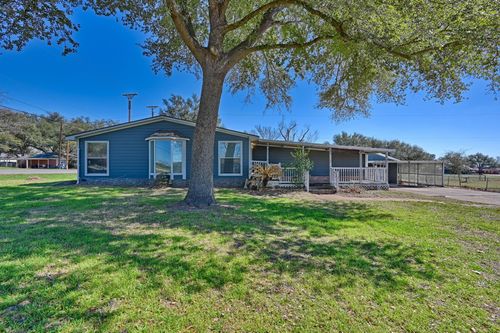 1101 S Masonic St, Bellville, TX, 77418-3023 | Card Image