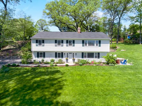 95 Brighton View Rd, Fairfield, CT, 06824-2206 | Card Image
