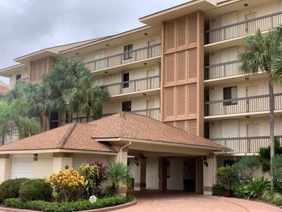 203 - 2001 Marina Isle Way, Condo with 2 bedrooms, 2 bathrooms and null parking in Jupiter FL | Image 2