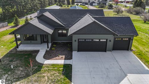 4054 Center Farm Ln, Traverse City, MI, 49685-7489 | Card Image