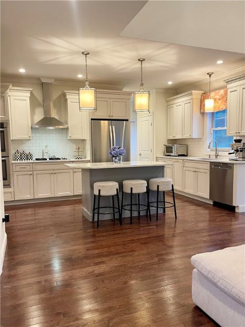 21 Helm St, Jamestown, RI, 02835-2628 | Card Image