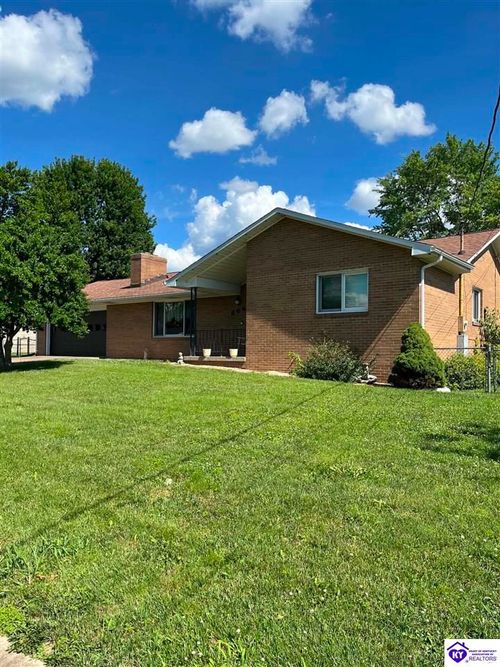 864 Martin Ln, Radcliff, KY, 40160-1826 | Card Image