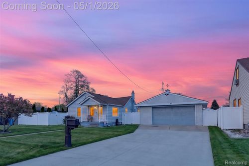 677 Lindbergh St, Wyandotte, MI, 48192-2645 | Card Image