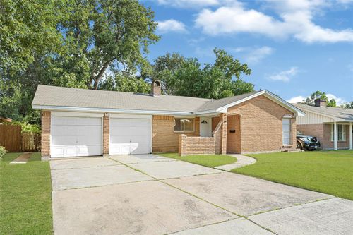 3718 Simsbrook Dr, Houston, TX, 77045-5640 | Card Image