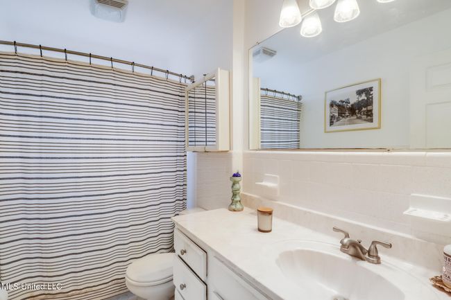 Full Bath | Image 17