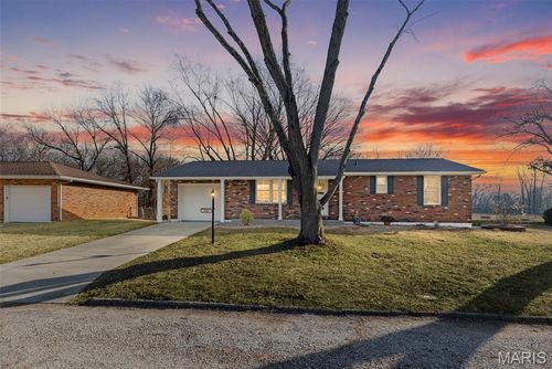 4407 Thadway Dr, Alton, IL, 62002-5747 | Card Image