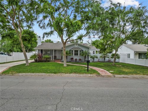 22907 Leonora Dr, Woodland Hills, CA, 91367-6121 | Card Image