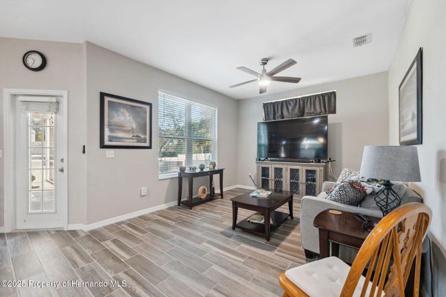 Living Room | Image 18