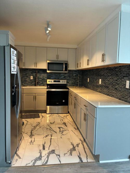 632-8900 E Jefferson Ave, Detroit, MI, 48214-4180 | Card Image