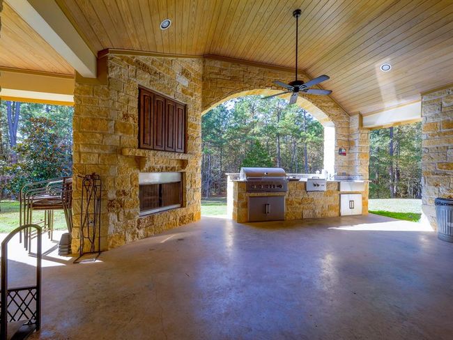 1142 Fletcher, Home with 3 bedrooms, 4 bathrooms and 3 parking in Anderson TX | Image 16