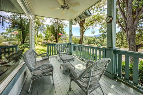 127 4th Ave, Gold Hill, OR, 97525-9649 | Card Image