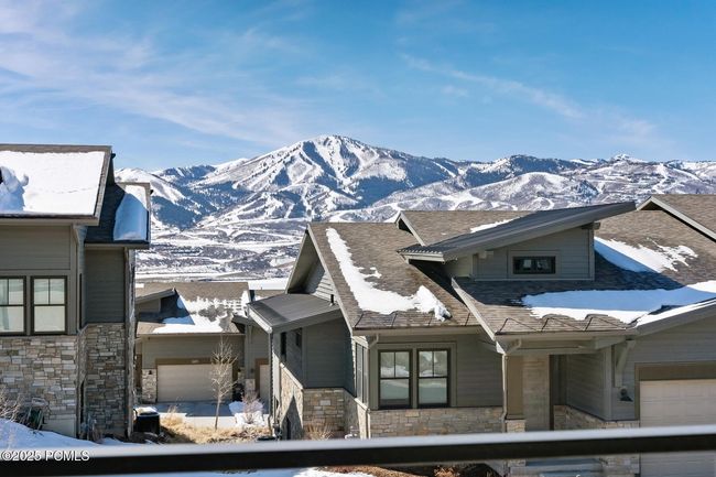 363 E Overlook Loop, Condo with 3 bedrooms, 4 bathrooms and null parking in Hideout UT | Image 33