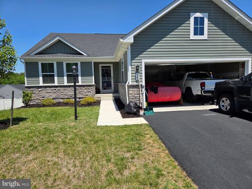 90 Sutherland Way, MARTINSBURG, WV, 25405-2101 | Card Image