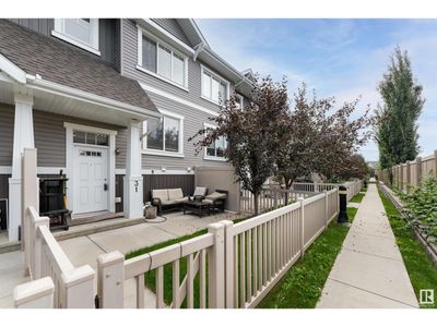 31 - 1140 Chappelle Blvd Sw, Townhouse with 3 bedrooms, 3 bathrooms and null parking in Edmonton AB | Image 2