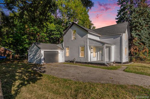 11 Southbound Gratiot Ave, Mount Clemens, MI, 48043-2342 | Card Image