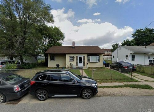 12 Croydon Rd, Amityville, NY, 11701-2010 | Card Image