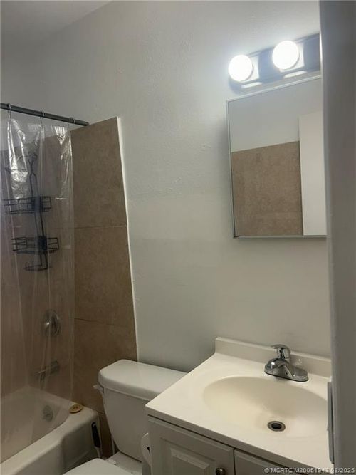 apt-a-2570 42nd St, Vero Beach, FL, 32967-4517 | Card Image