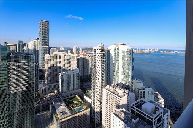 APT-48C - 1425 Brickell Ave, Condo with 2 bedrooms, 3 bathrooms and null parking in Miami FL | Image 14