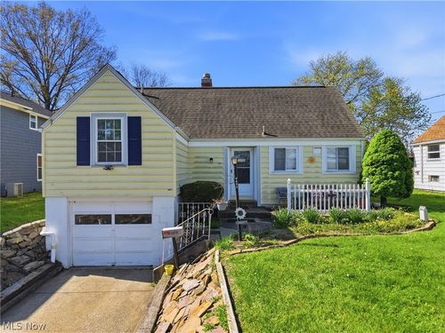 2743 Lincoln Way, Massillon, OH, 44647-5121 | Card Image