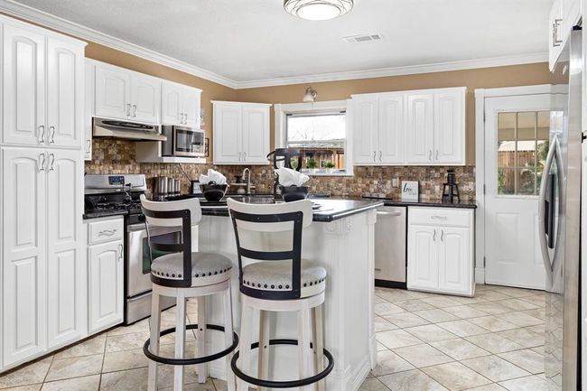 4859 Cleveland Ave, House other with 4 bedrooms, 3 bathrooms and 4 parking in Groves TX | Image 11