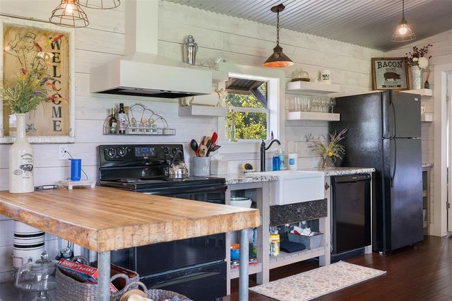 3643 Noak Rd, Home with 6 bedrooms, 4 bathrooms and null parking in Round Top TX | Image 14
