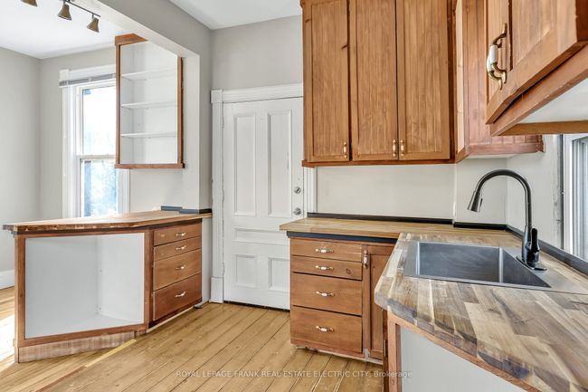 617 Aylmer St N, House other with 3 bedrooms, 2 bathrooms and 2 parking in Peterborough ON | Image 14