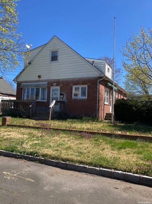 180 N 7th St, Lindenhurst, NY, 11757-3738 | Card Image