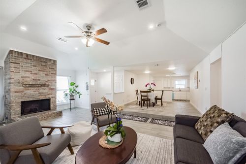 6207 Briar Glade Dr, Houston, TX, 77072-1509 | Card Image