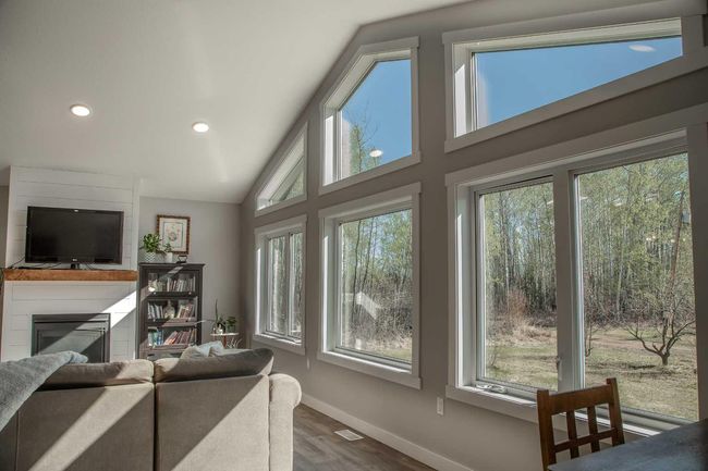 19125 Township Road 1104, House other with 5 bedrooms, 3 bathrooms and 10 parking in High Level AB | Image 5
