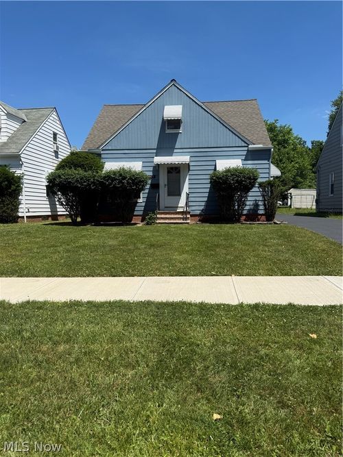5469 Thomas St, Maple Heights, OH, 44137-3573 | Card Image