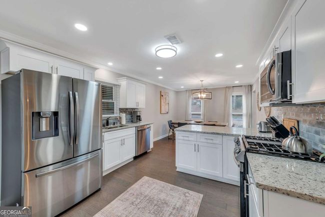 6805 Wright Rd, House other with 4 bedrooms, 4 bathrooms and 6 parking in Sandy Springs GA | Image 22