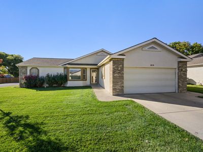 613 Shadowbrook Drive, House other with 3 bedrooms, 2 bathrooms and null parking in Grand Junction CO | Image 1