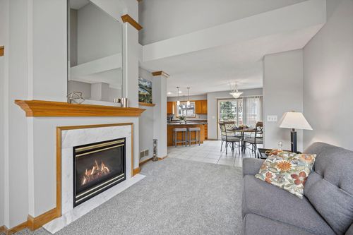 15024 Dunwood Trl, Apple Valley, MN, 55124-5829 | Card Image