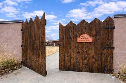 2050 E Medicine Wheel Ln, King Hill, ID, 83633-3456 | Card Image