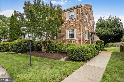 10419 Courthouse Dr, FAIRFAX, VA, 22030-3617 | Card Image