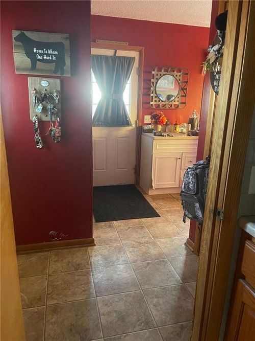 20567 York Rd, Brunswick, MO, 65236-2233 | Card Image